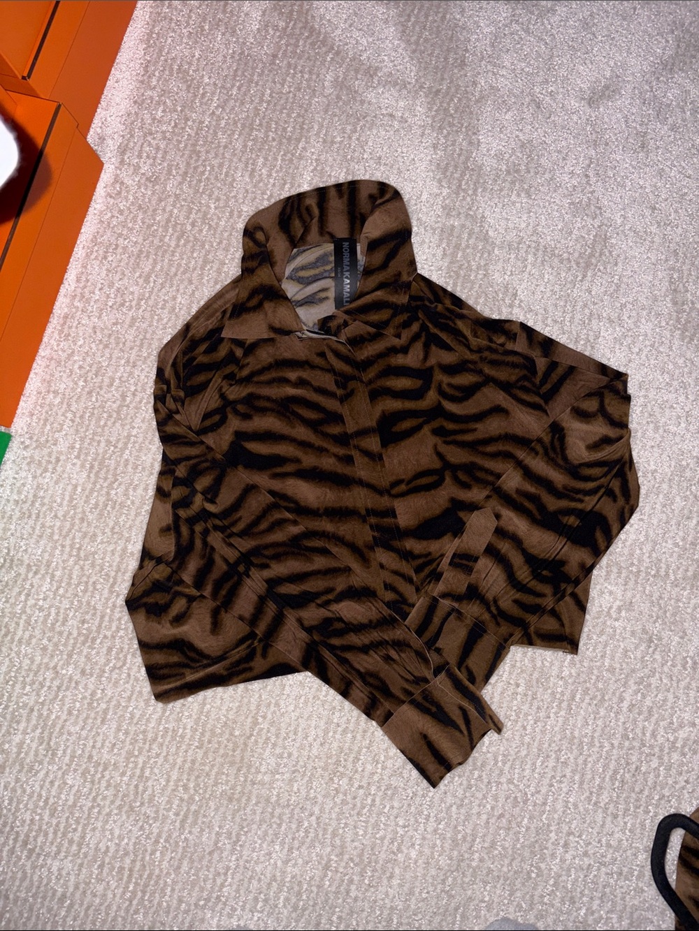 Norma Kamali Brown & Black Tiger-Print Flare Pants and cropped oversized shirt - Picture 3 of 5